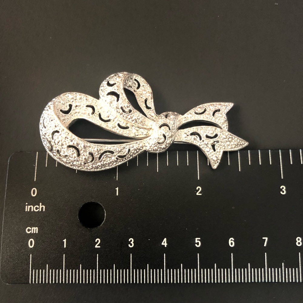 Silver Tone Ribbon Brooch - Picture 7 of 8